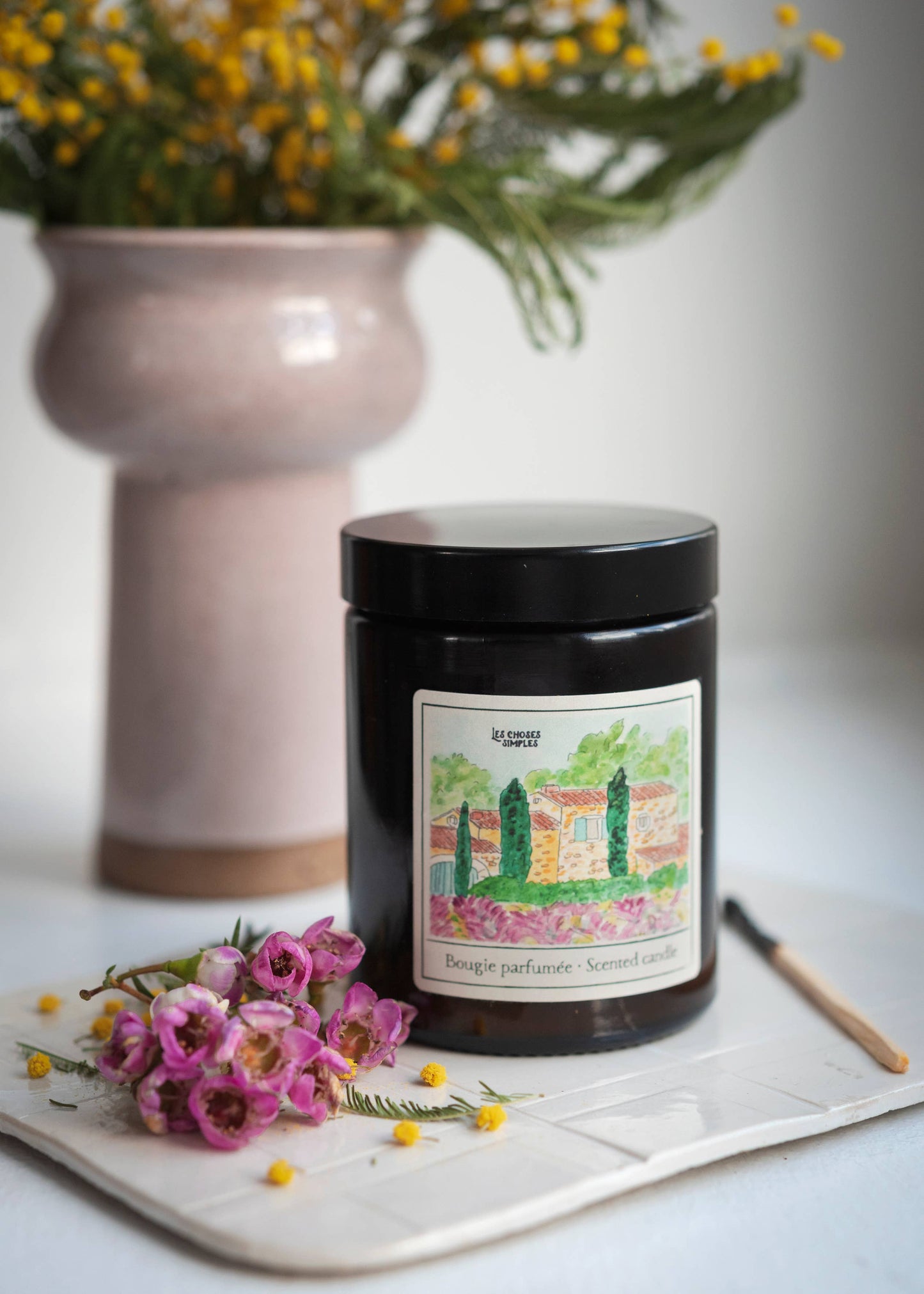 Bougie à la cire de soja parfumée de taille moyenne « Lavender Fields »