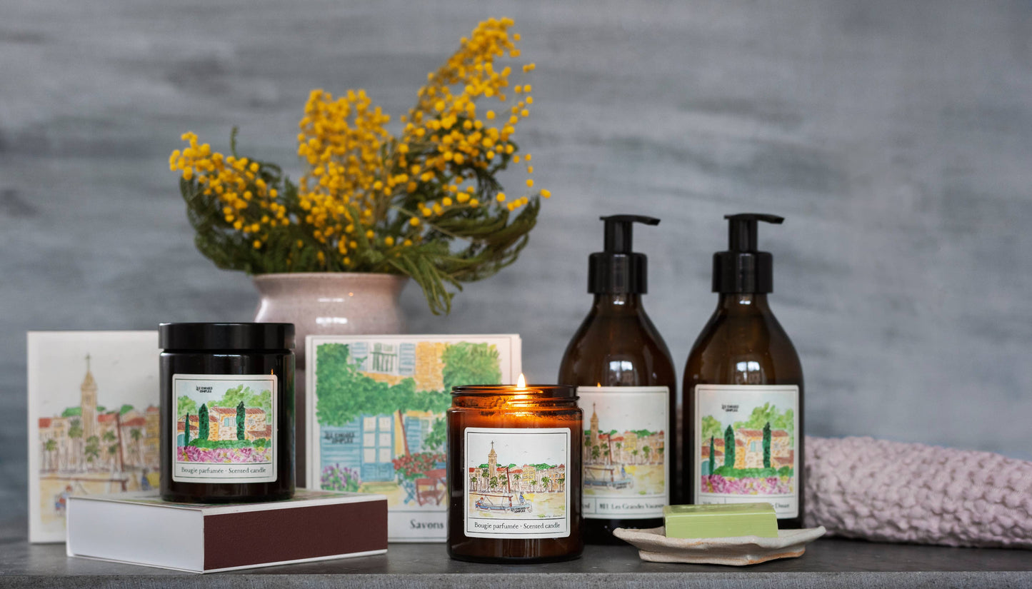 Bougie à la cire de soja parfumée de taille moyenne « Lavender Fields »