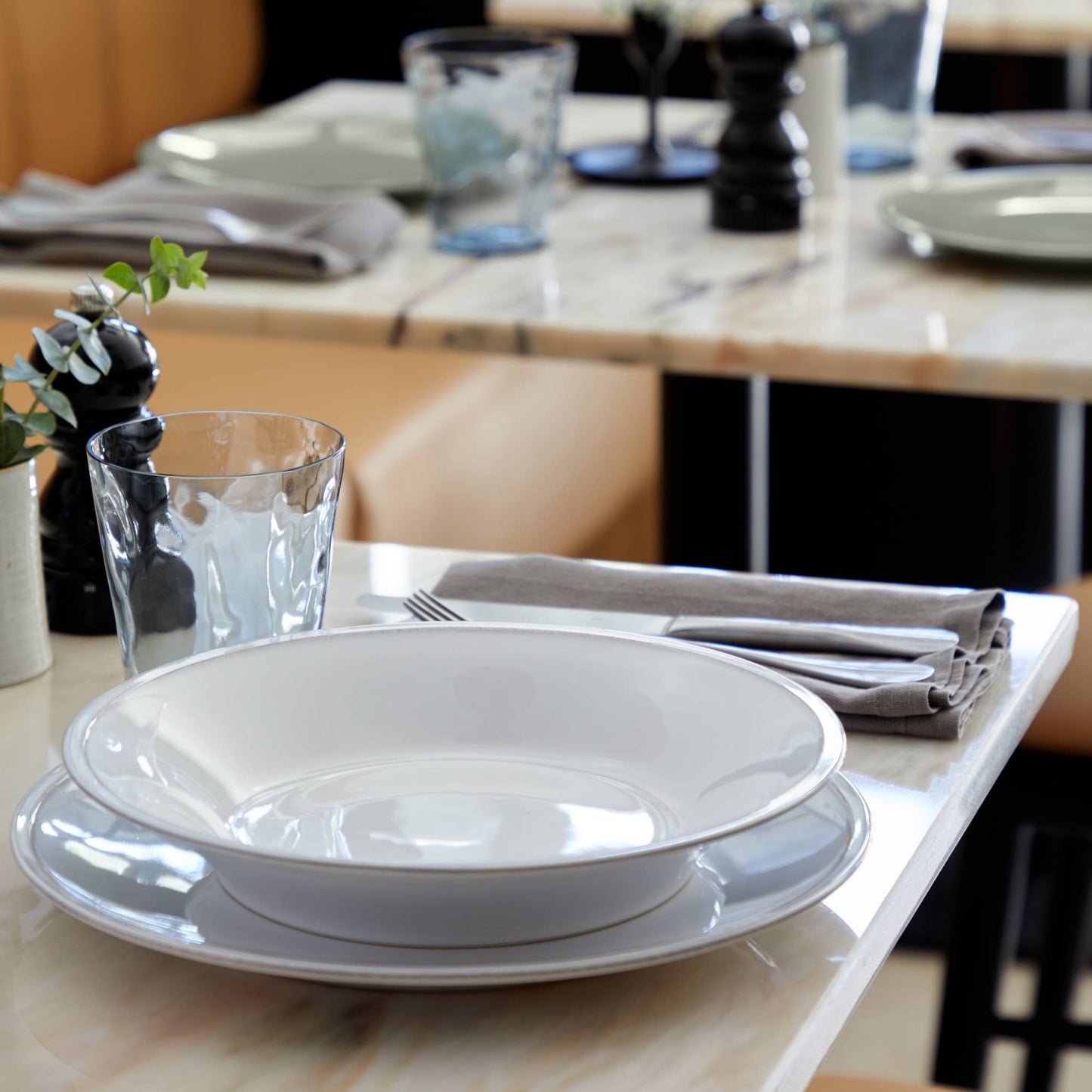 Assiette à repas en grès fin - Collection Friso