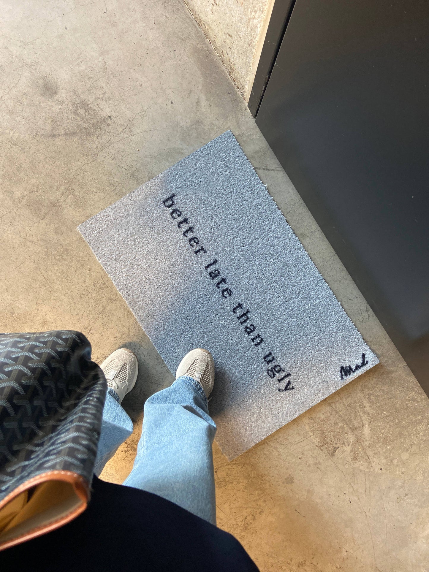 Tapis « Better late than Ugly »