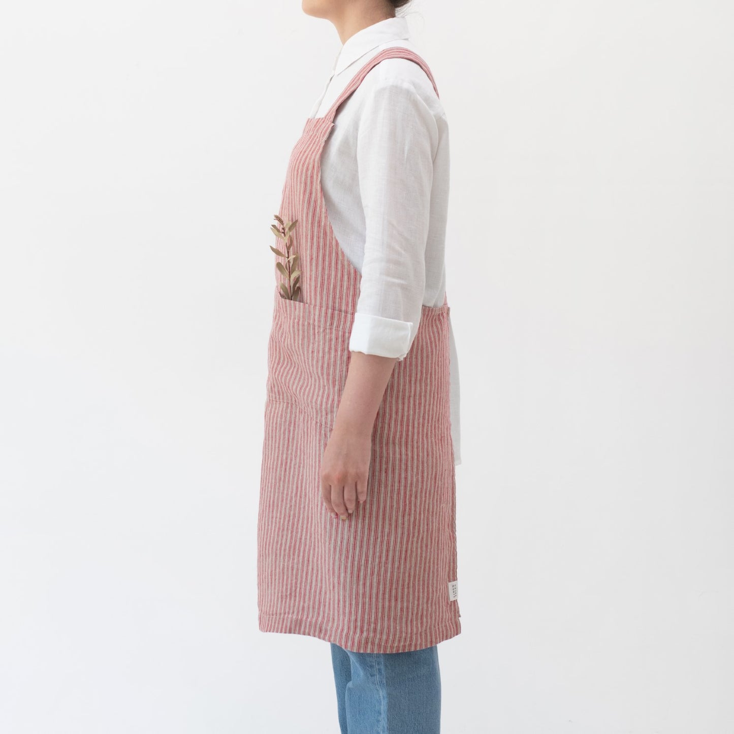 Tablier japonais à dos croisé – A rayures rouges et lin - Élégance quotidienne en cuisine