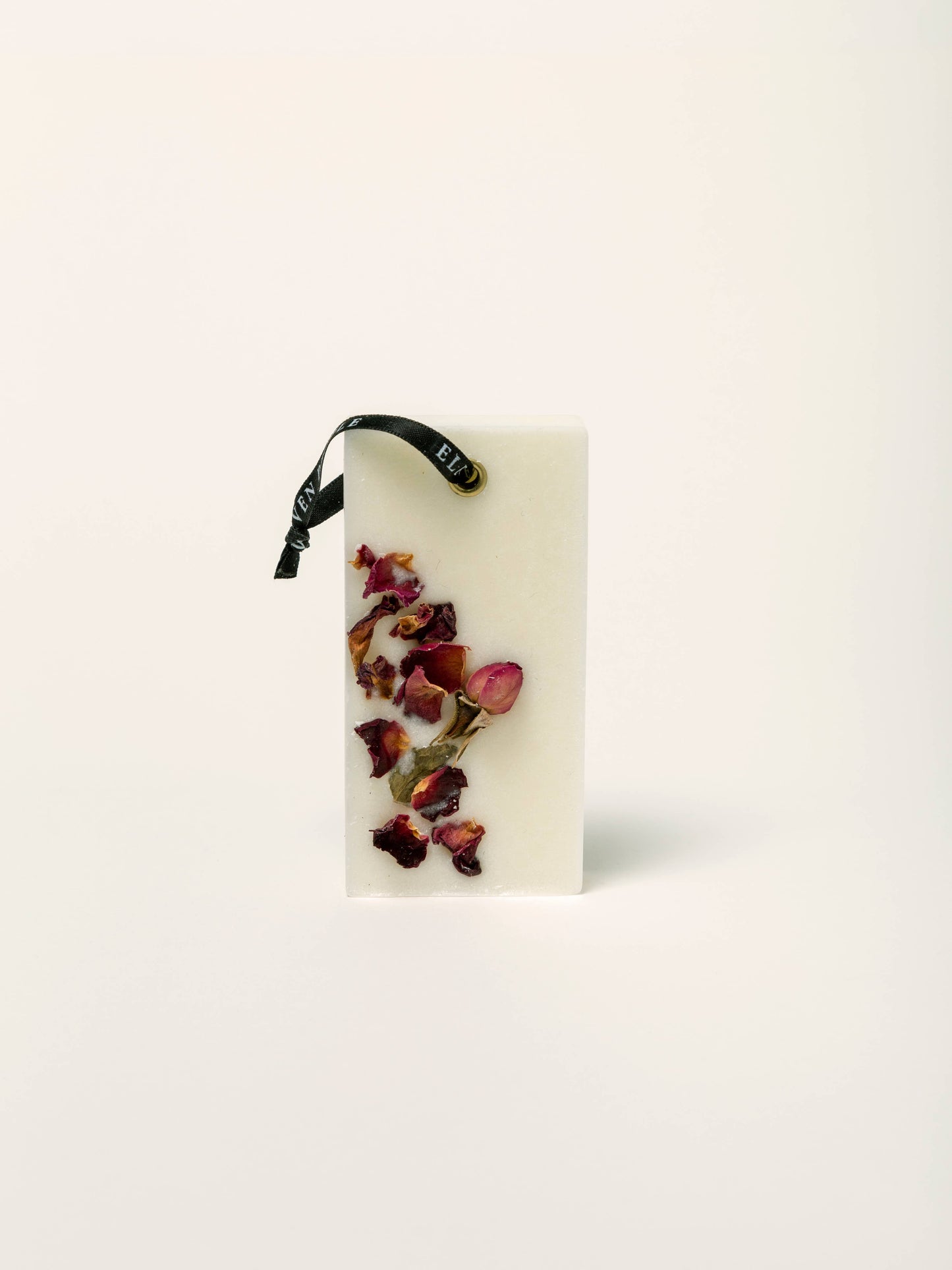 Barre de cire parfumée artisanale GENOVY n°04 à la rose, géranium et vétiver, en cire de soja avec ruban coton noir