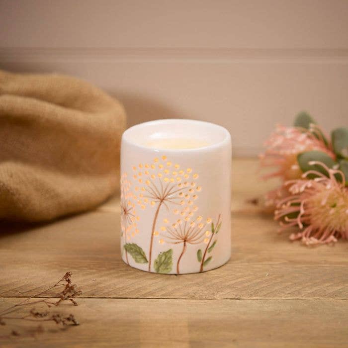 Brûleur de cire en céramique avec détail de fleur découpée