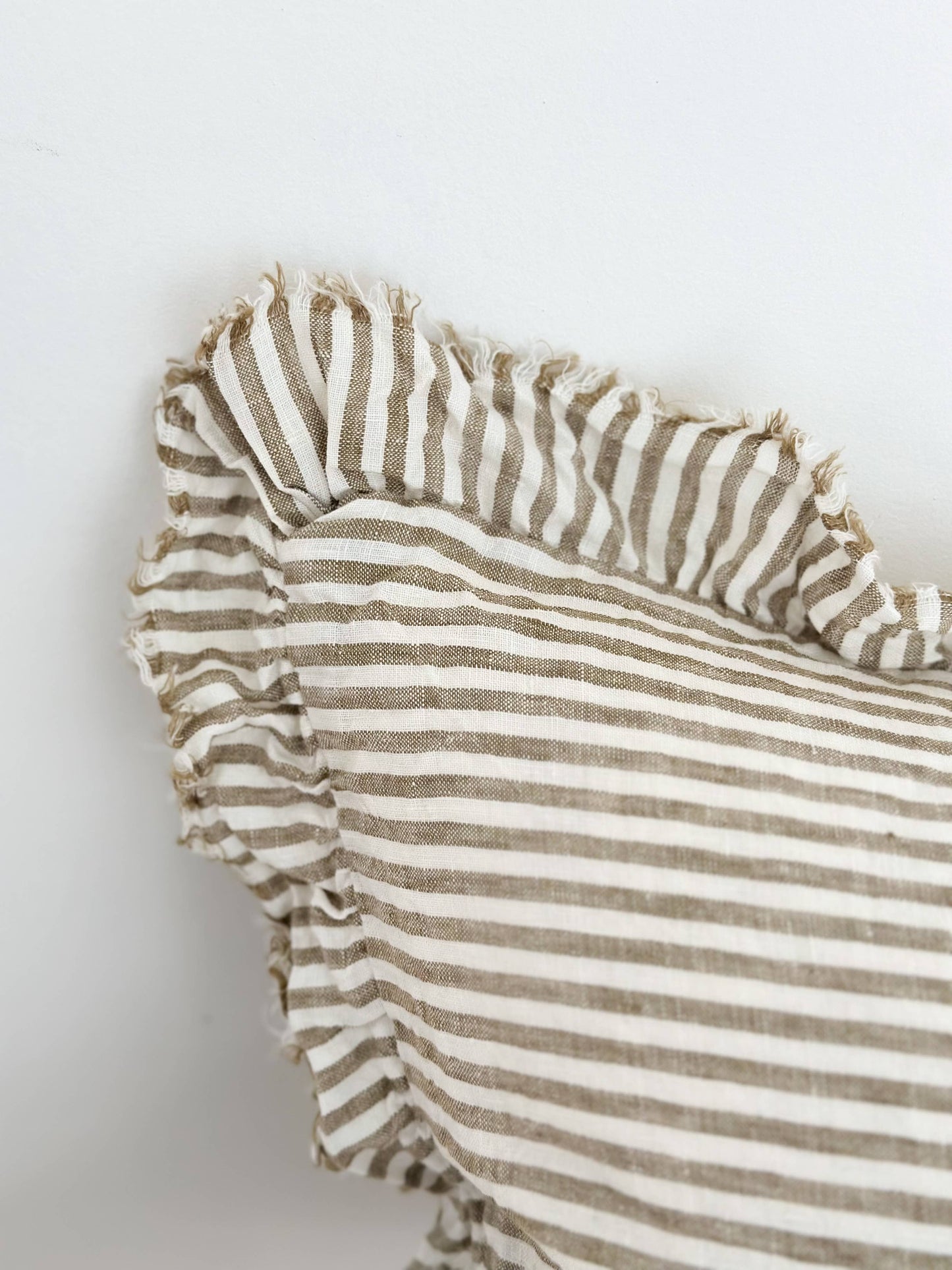 Housse de coussin en lin avec volants 50 x 30 cm - Rayure olive