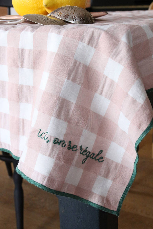 Nappe brodée vichy à carreaux format carrée