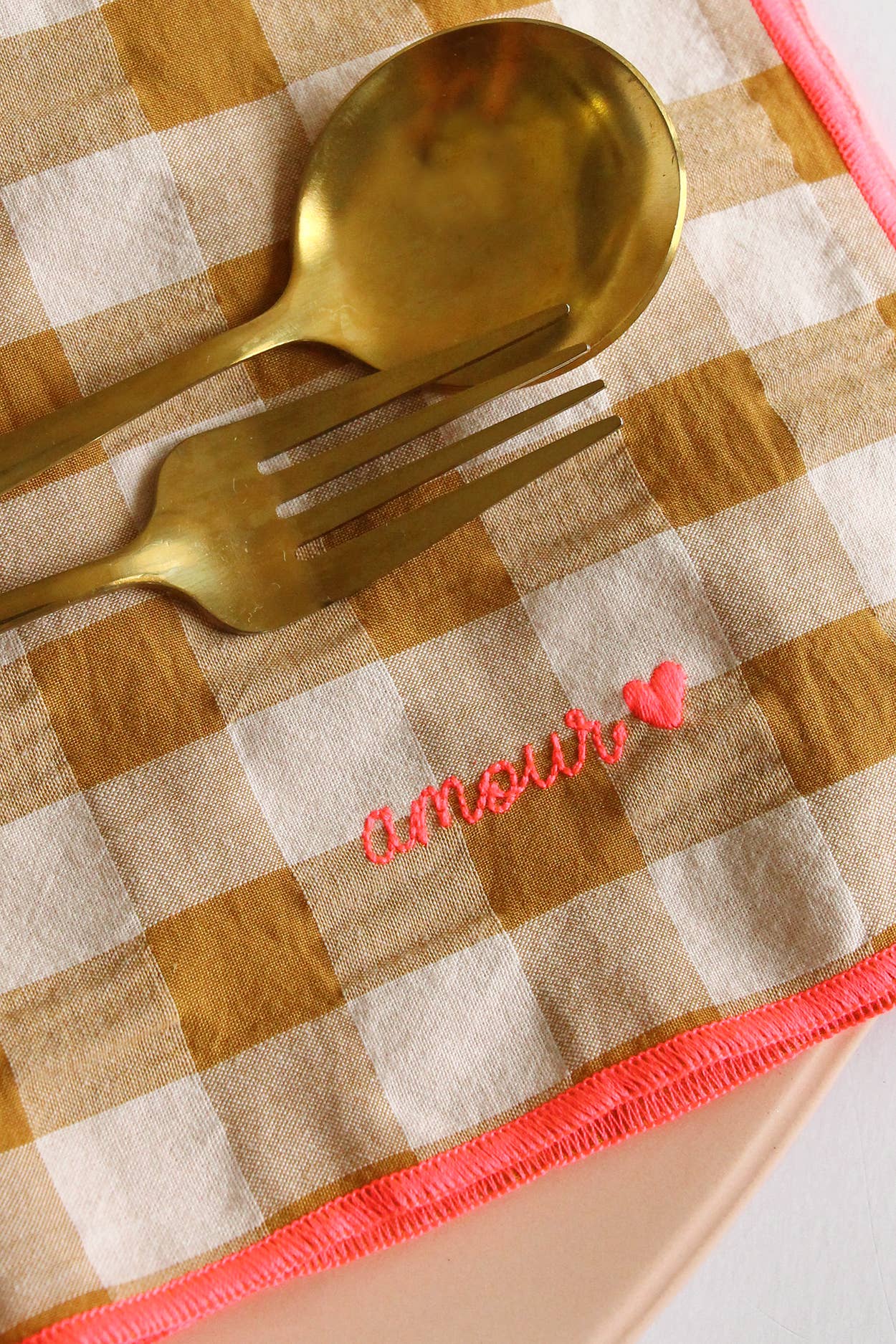 Serviettes de table brodées  à carreaux vichy - 37 modèles