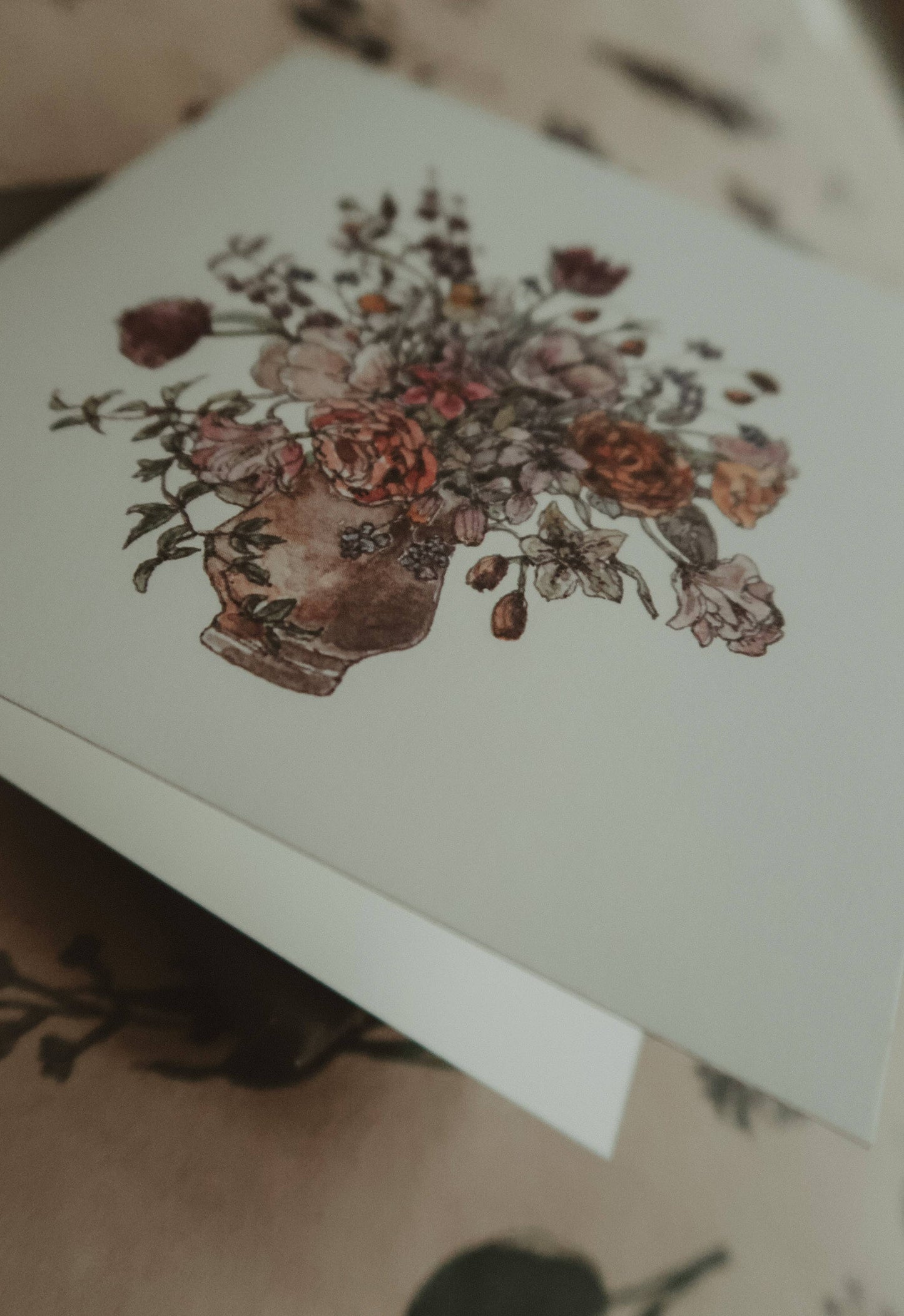 Carte Fleurie – Bouquet en Vase Brun (13×13 cm) - Madame Beaumont