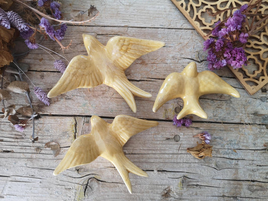 Ensemble de 3 hirondelles jaune clair en céramique portugaises