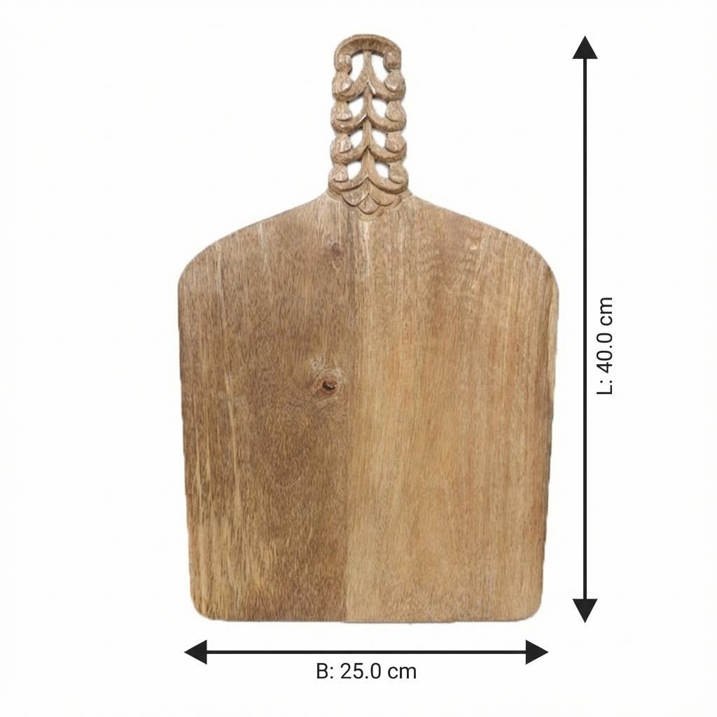Planche en bois avec poignée sculptée