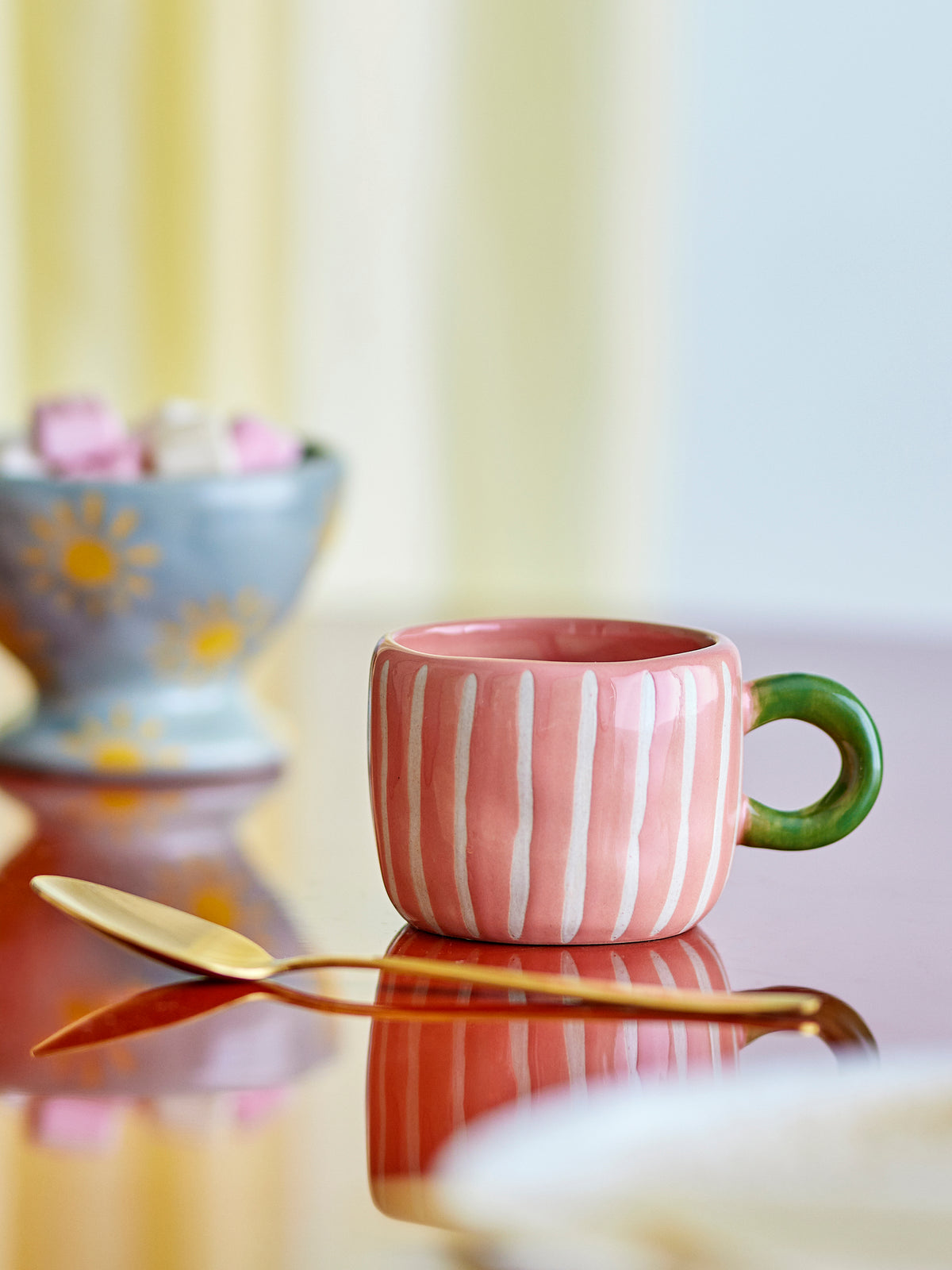 Tasse Nini en grès à rayures et anse verte – 100 ml