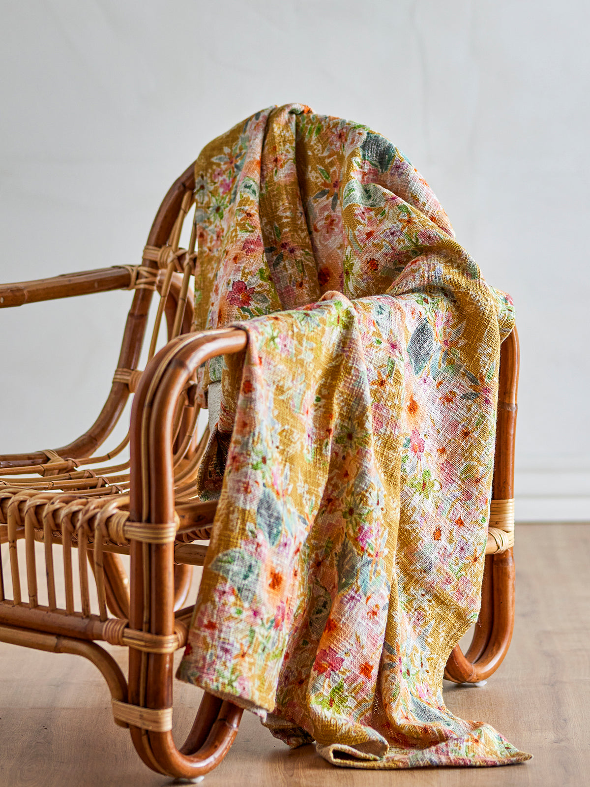 Plaid Manoj à fleurs – 127 × 152 cm