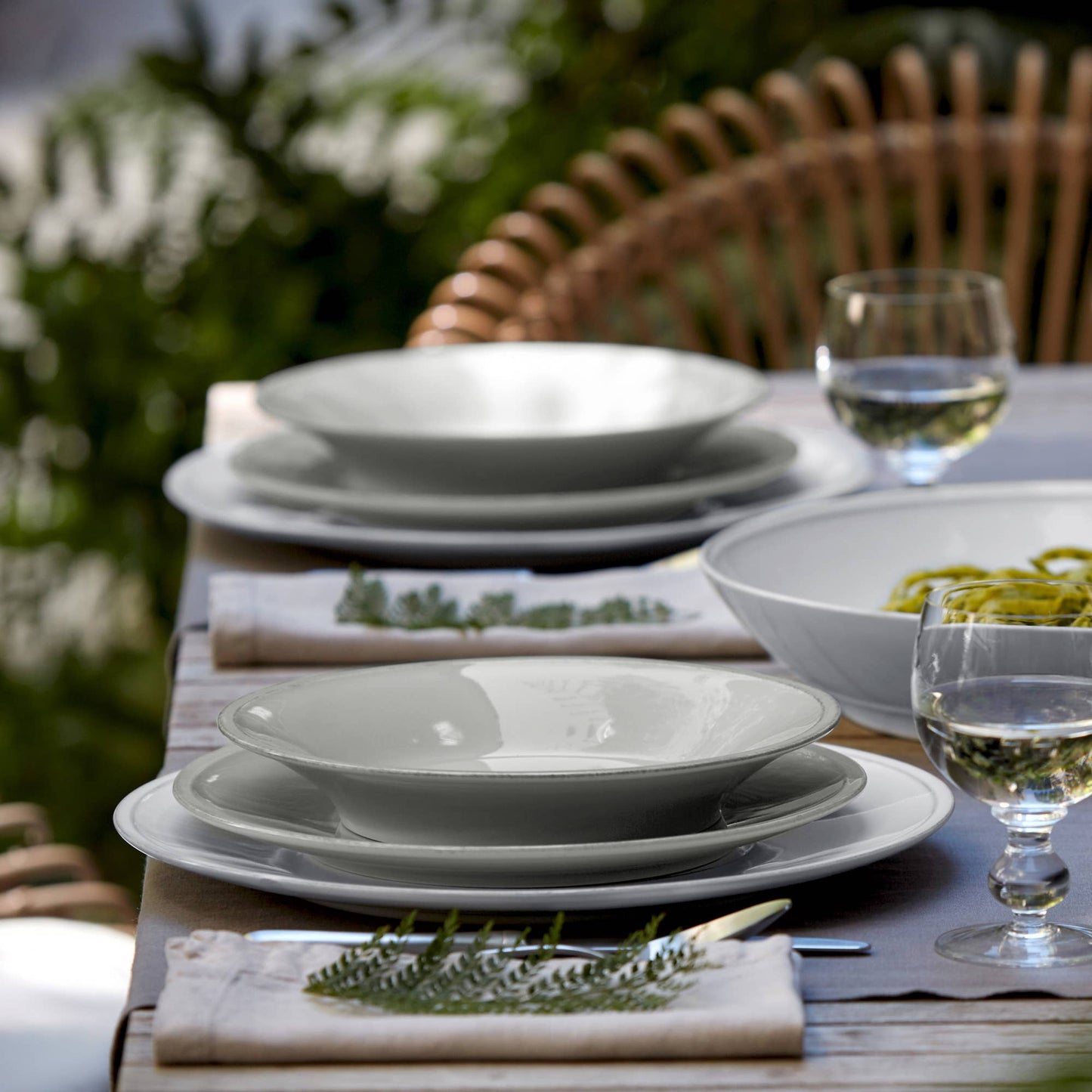 Assiette à repas en grès fin - Collection Friso