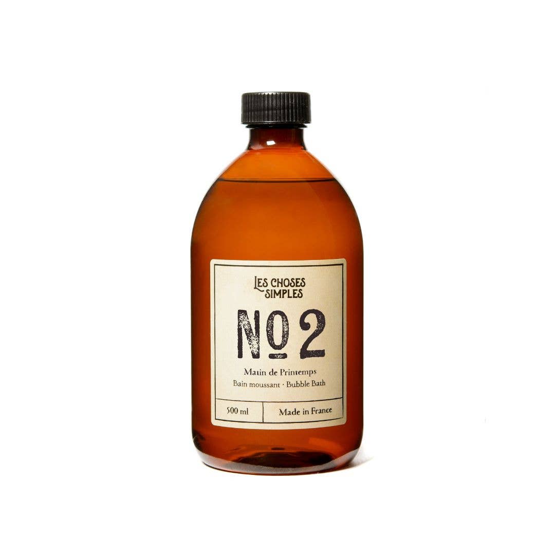 flacon ambré contenant du savon pour le bain au parfum de linge frais. N2
