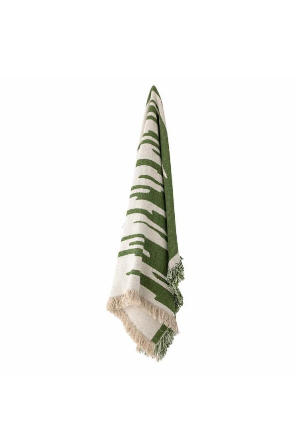 plaid haxby vert et naturel en coton recyclé, accroché, sur fond blanc