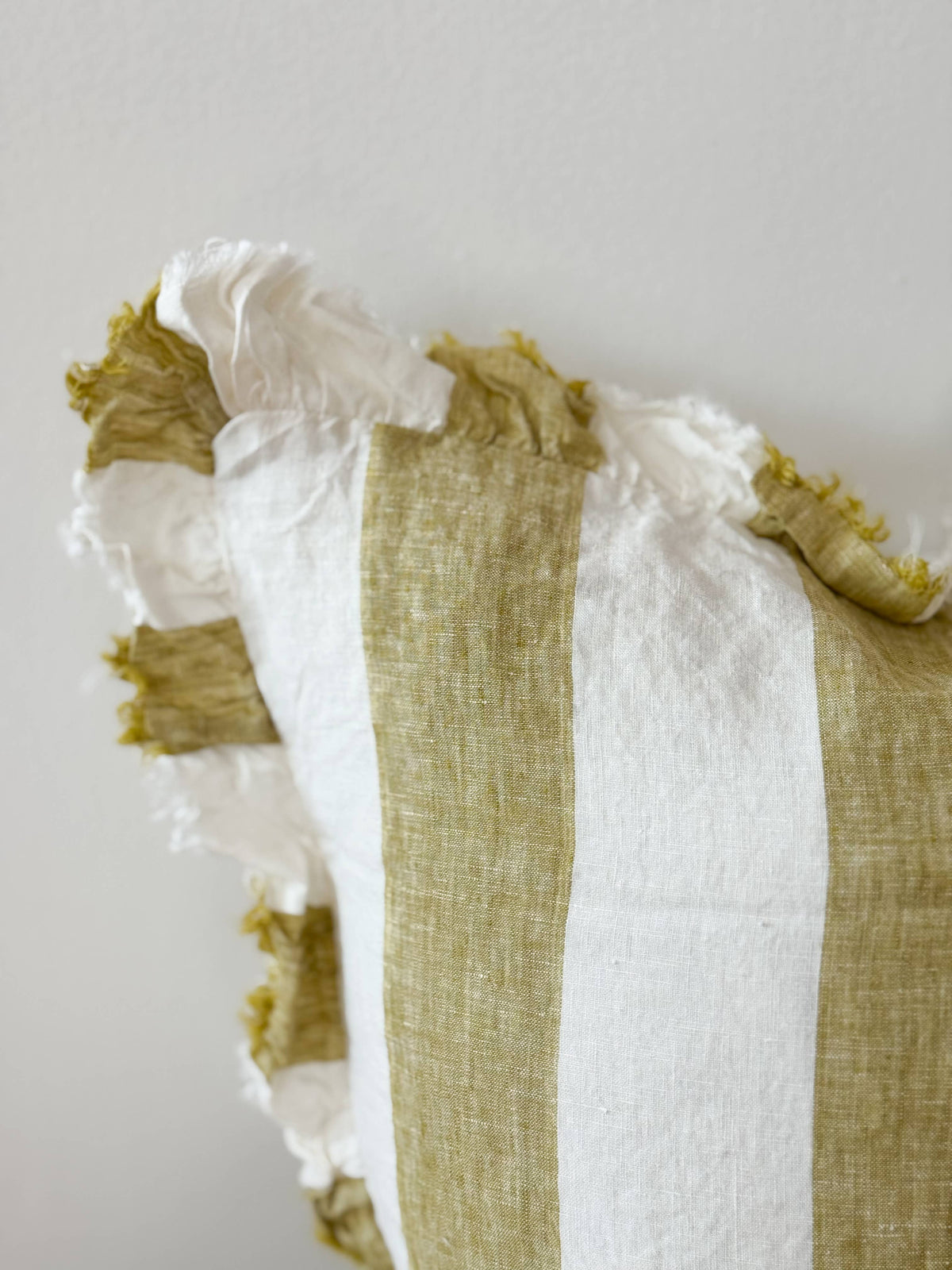 Housse de coussin en lin olive clair | 45 × 45 cm