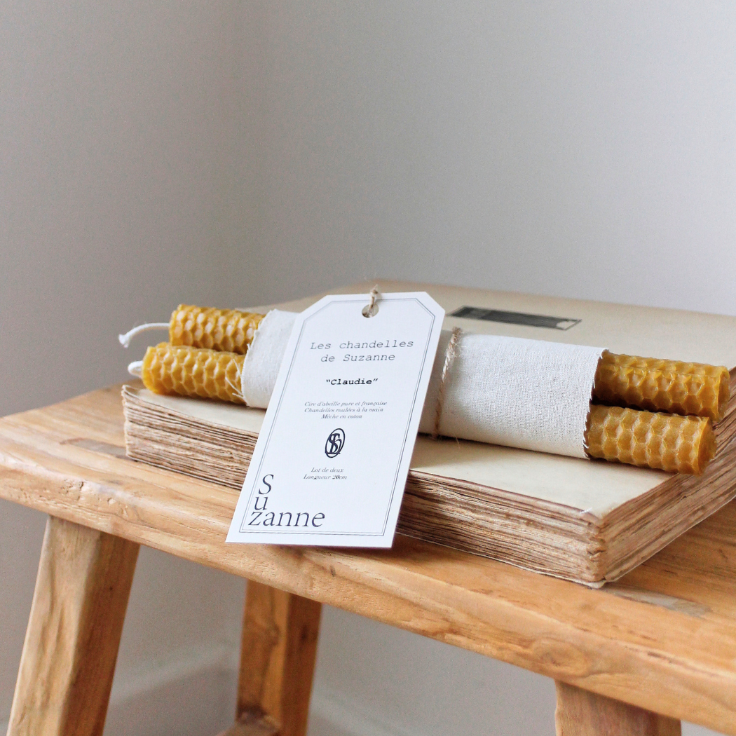 Bougies à la cire de miel. Lot de deux, emballées avec un pochon en coton
