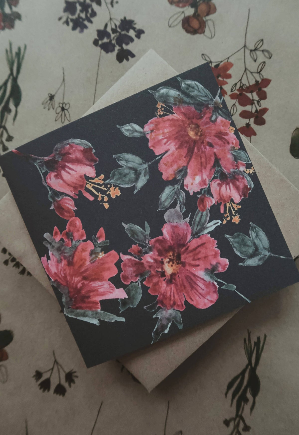 carte de voeux noire  fleurs rose intense
