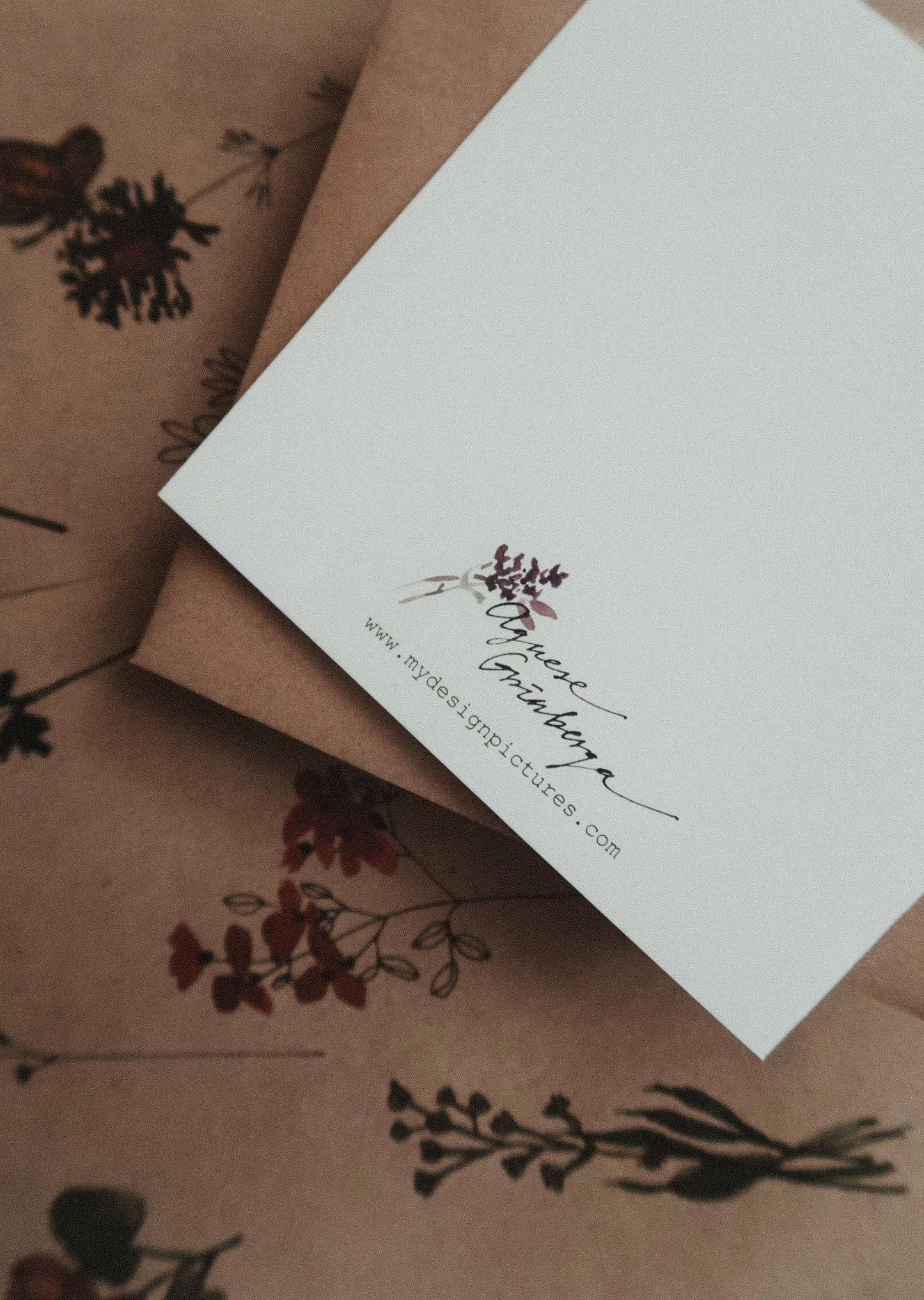 Carte Fleurie – Bouquet en Vase Brun (13×13 cm) - Madame Beaumont