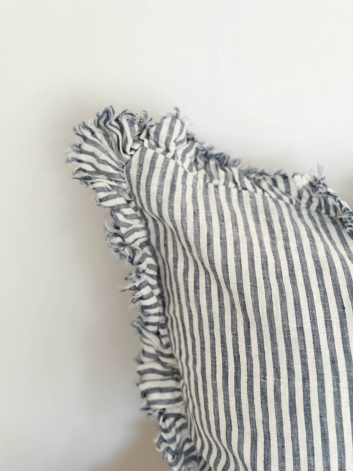 Housse de coussin rayée bleu et crème | 53 × 53 cm