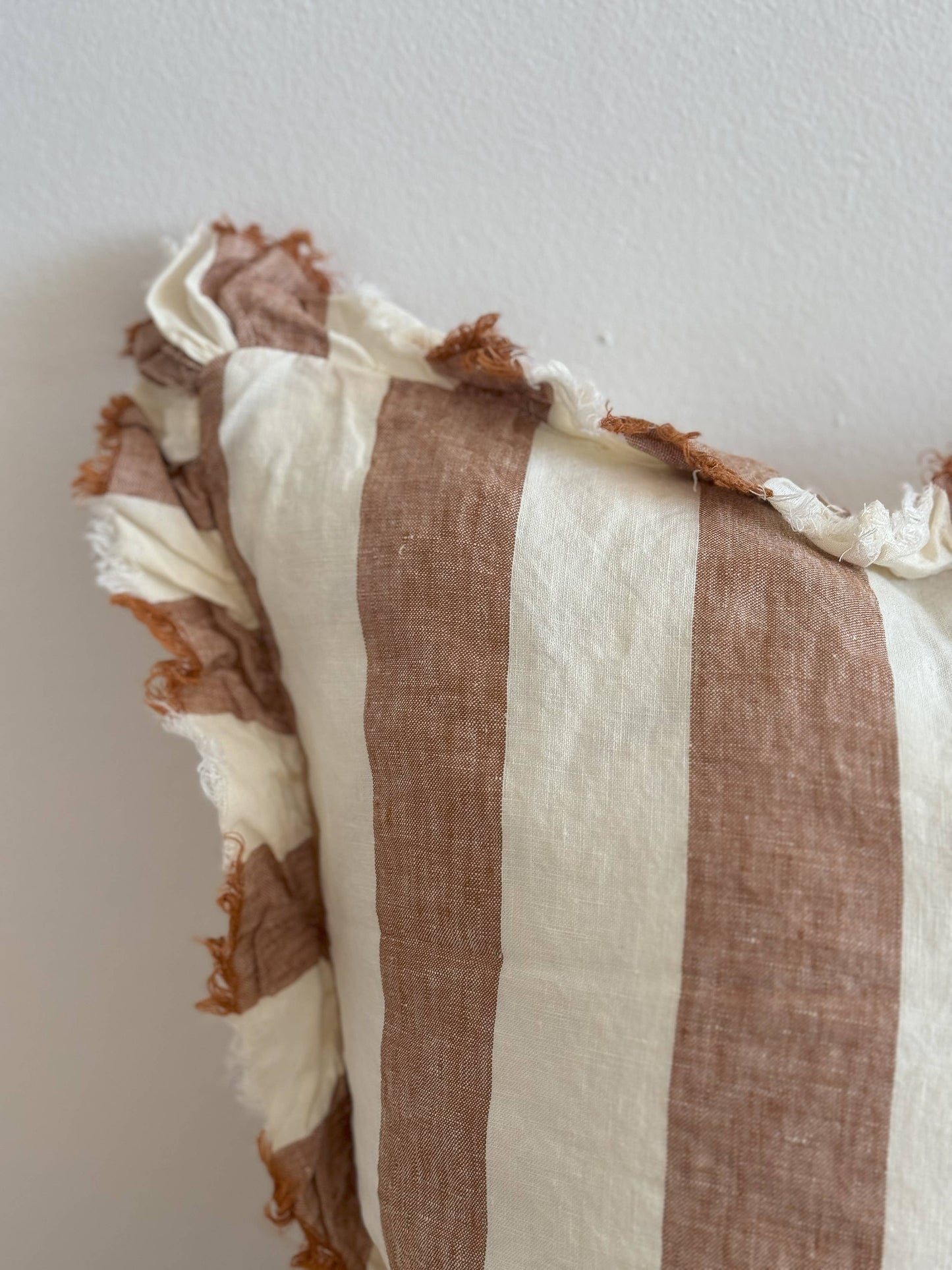 Housse de coussin en lin rouille et crème – 45 × 45 cm