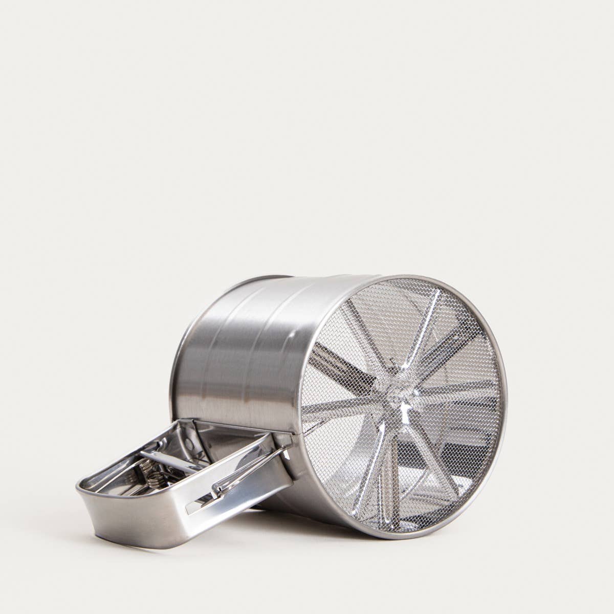 Tamis à farine en inox avec poignée mécanique