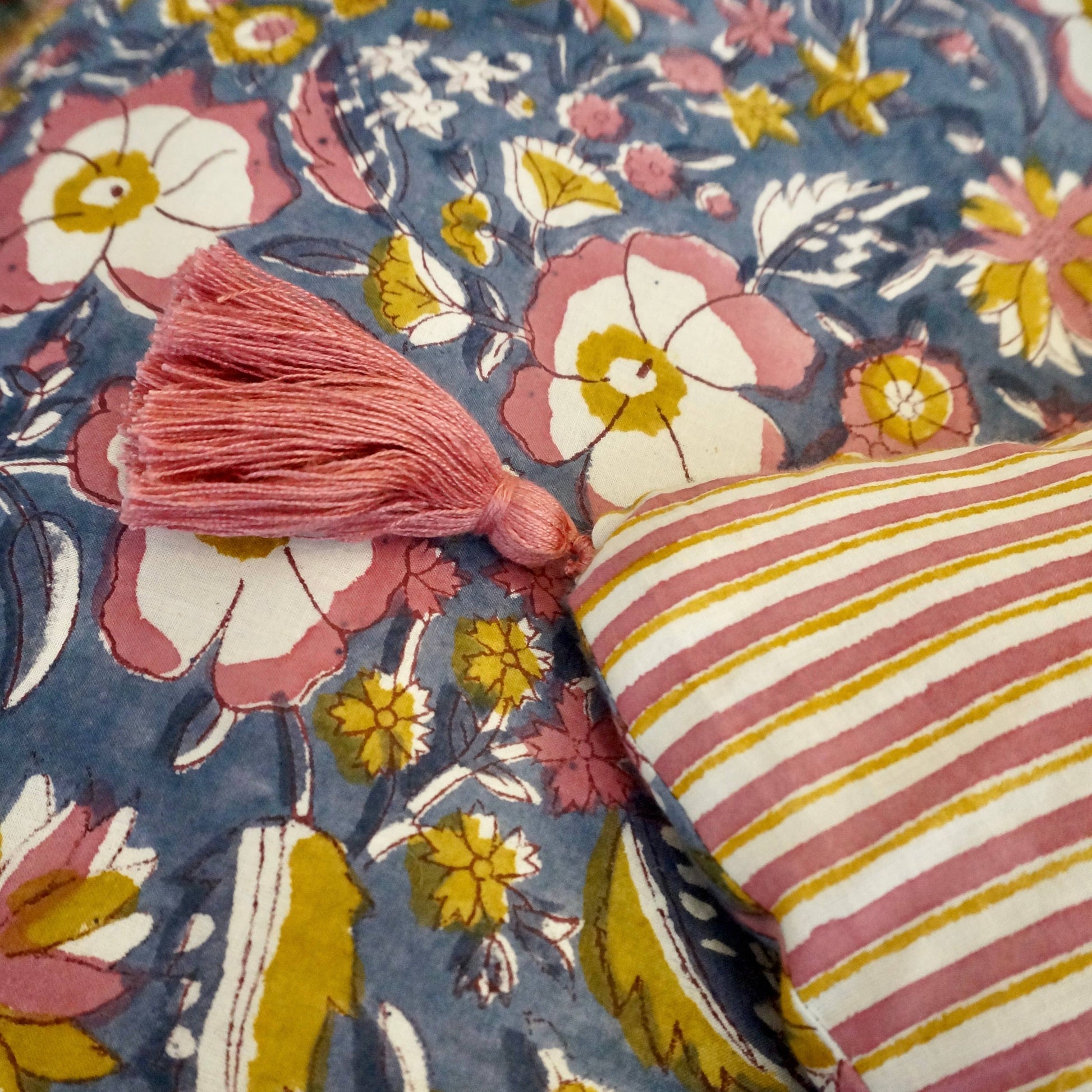 Jeté de lit et kimonos assortis en coton block print, style bohème chic