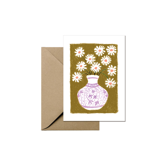 Mini carte de vœux illustrée de marguerites sauvages dans un vase, avec enveloppe recyclée assortie.