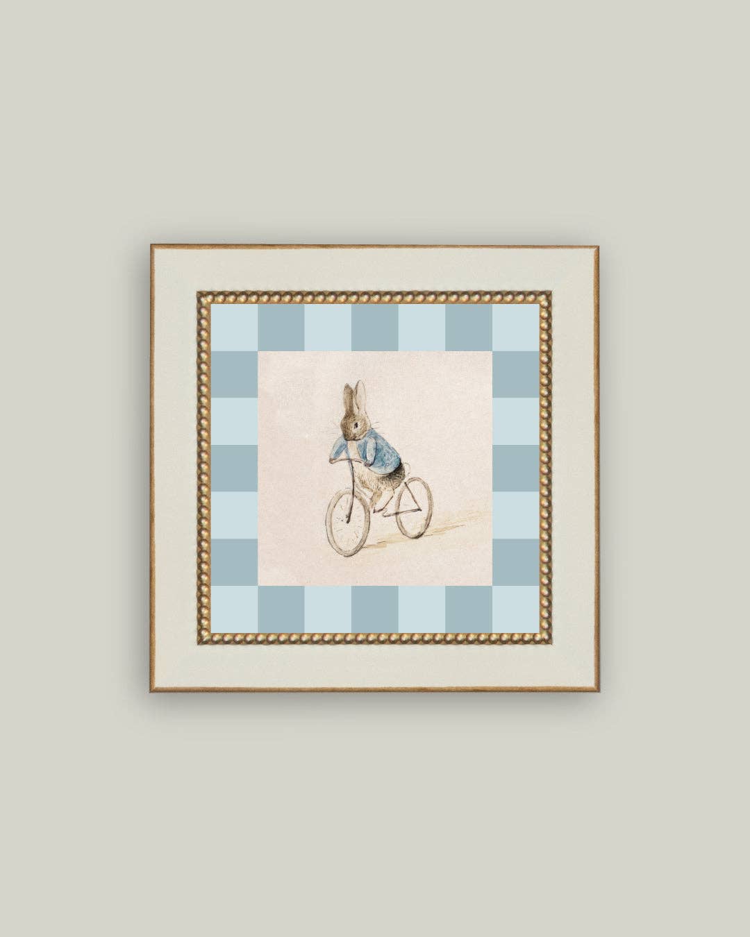 Reproduction d’art Pierre Lapin à bicyclette d’après Beatrix Potter, toile encadrée crème et bleue, illustration poétique et vintage Madame Beaumont.