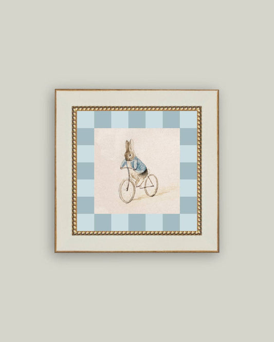Reproduction d’art Pierre Lapin à bicyclette d’après Beatrix Potter, toile encadrée crème et bleue, illustration poétique et vintage Madame Beaumont.
