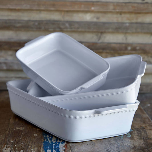 Petit plat à four Pearl 27 cm en grès fin blanc, orné de perles, fabriqué au Portugal
