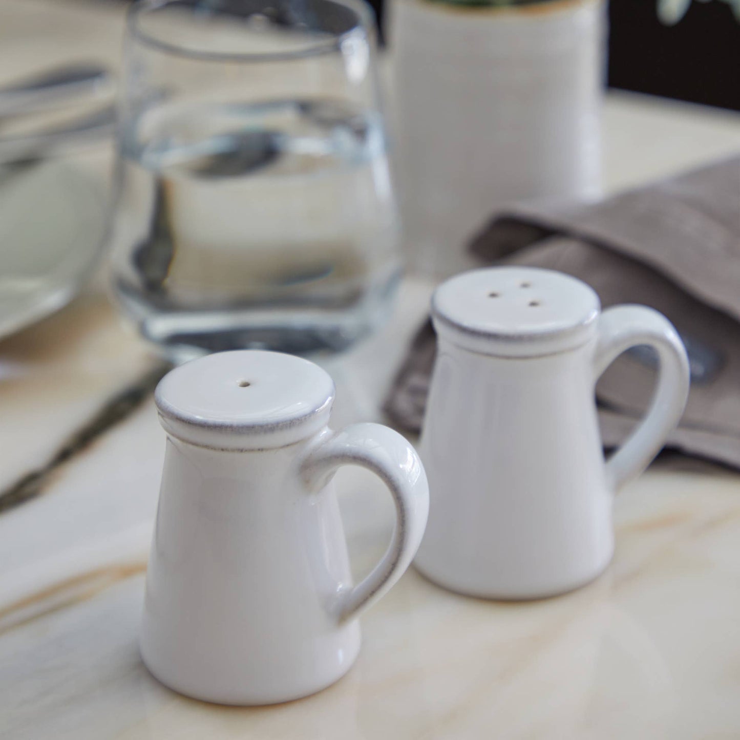salière et poivrière en grès blanc Madame Beaumont
