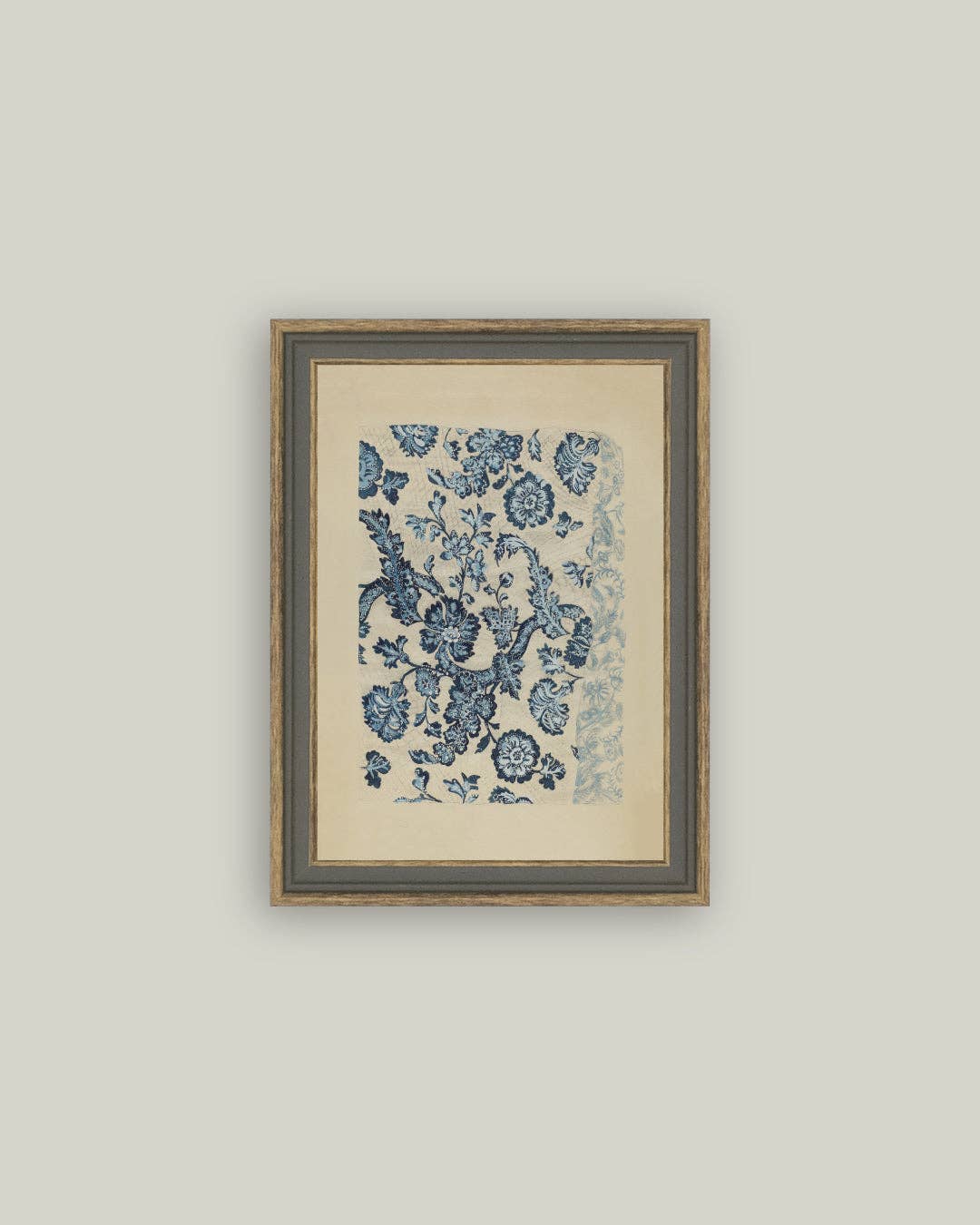 Tableau ancien encadré représentant des fleurs bleues dans un style botanique vintage, décoration murale élégante esprit campagne chic.